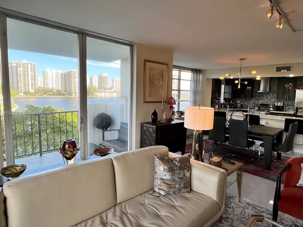 COMMODORE PLAZA CONDO - Residential