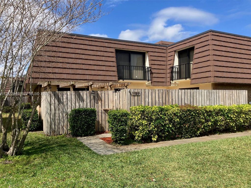 Photo of 1123 11th Ln #1123, Palm Beach Gardens, FL 33418 (MLS # A11973949)