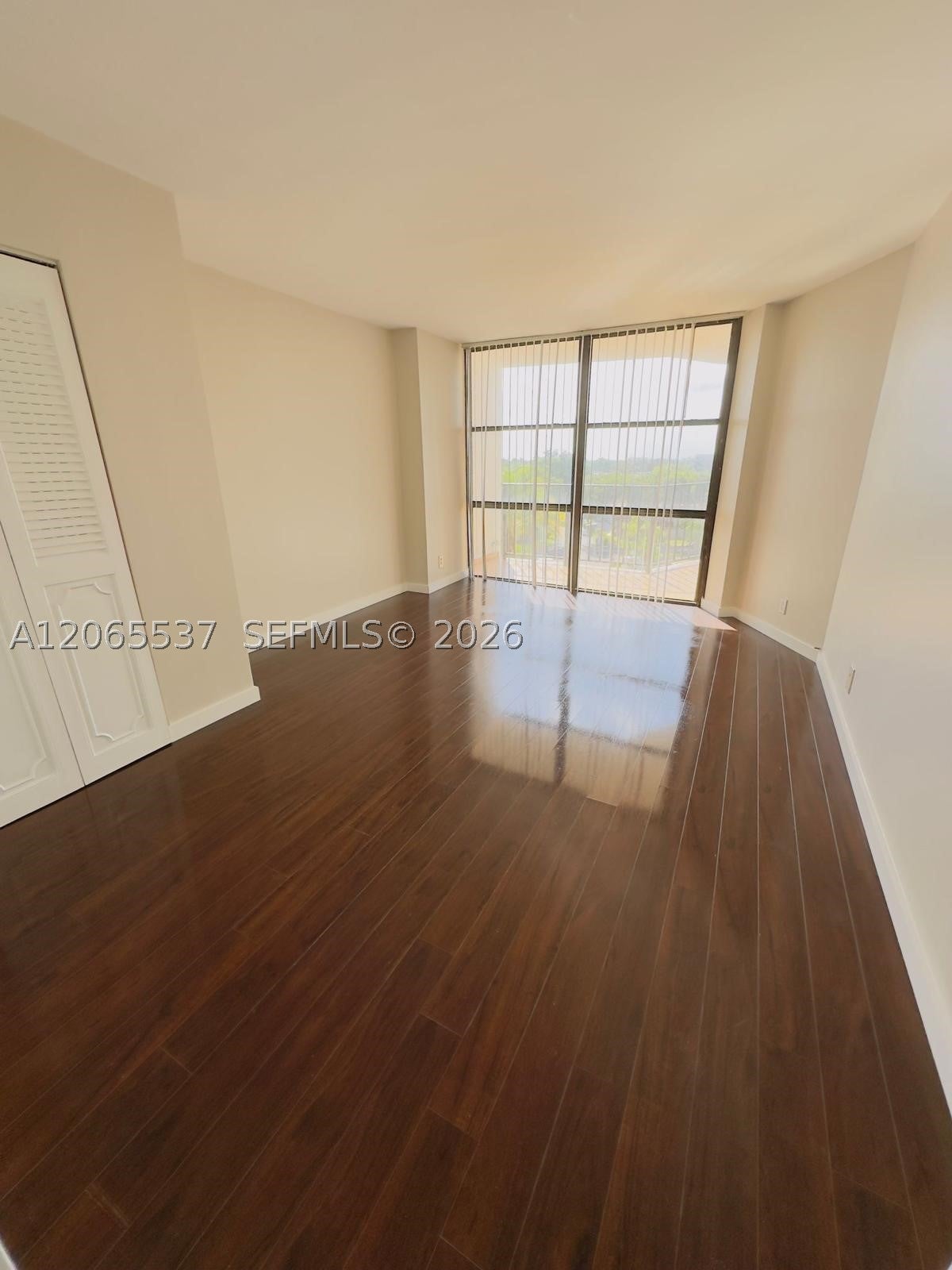 800 Parkview Dr 611