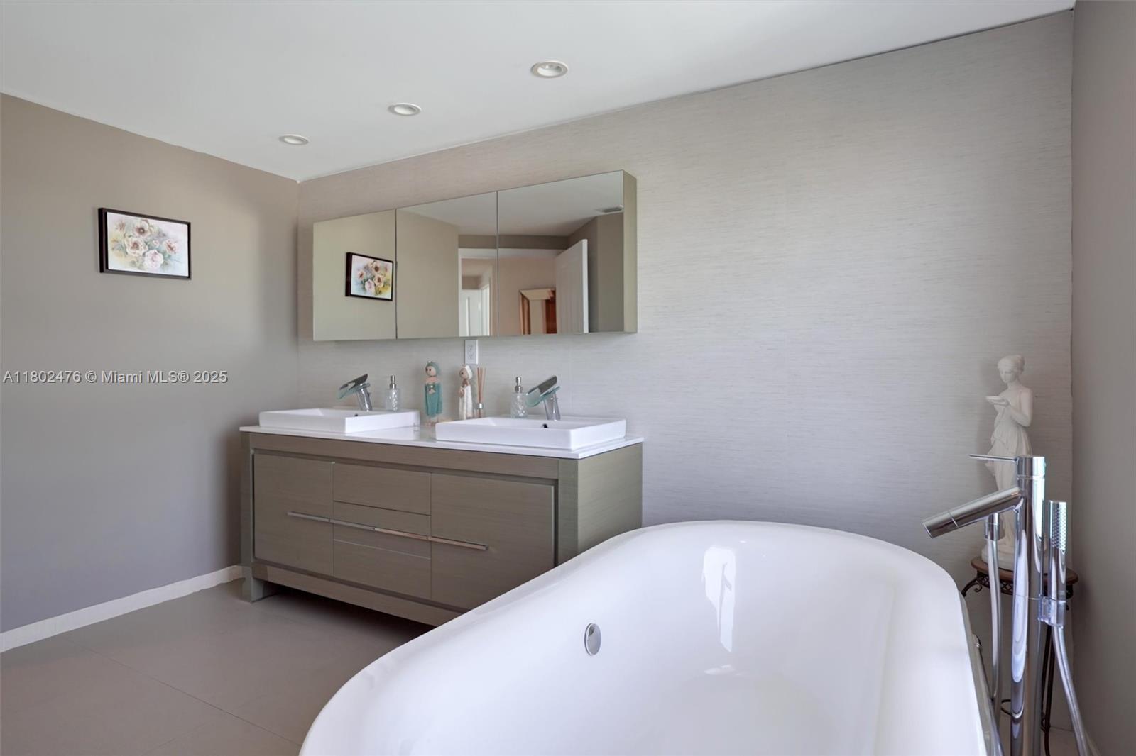 CAPOBELLA CONDO - Residential Lease