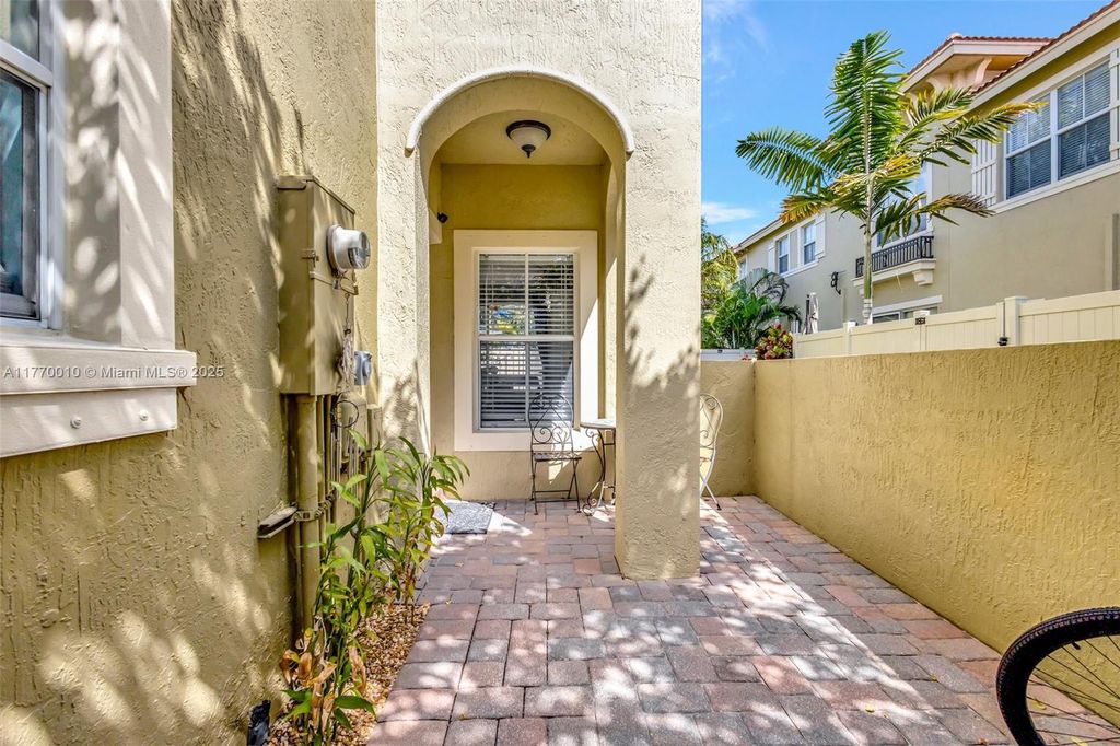 Photo of 132 Lake Monterey Cir, Boynton Beach, FL 33426 (MLS # A11770010)