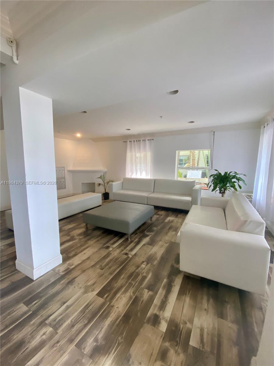 1521 Lenox Ave 106