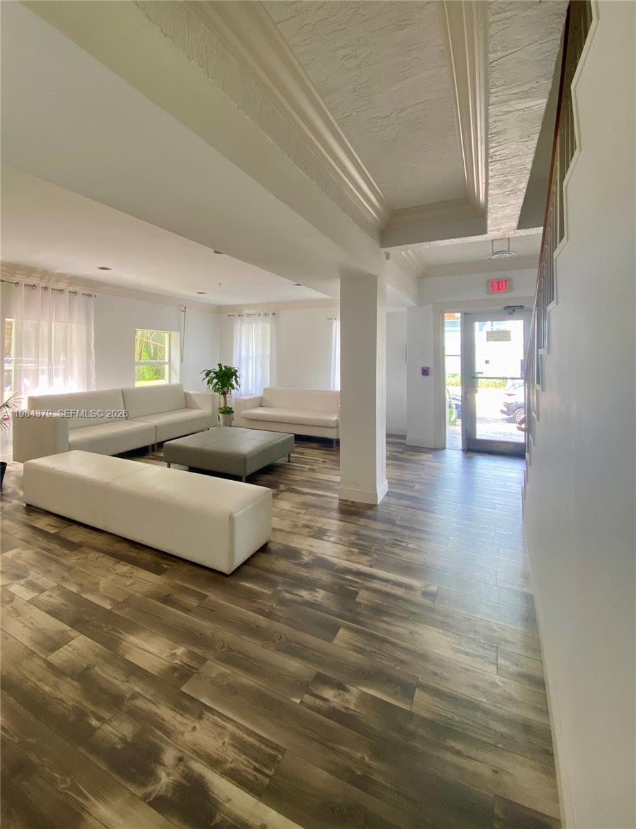 1521 Lenox Ave 106