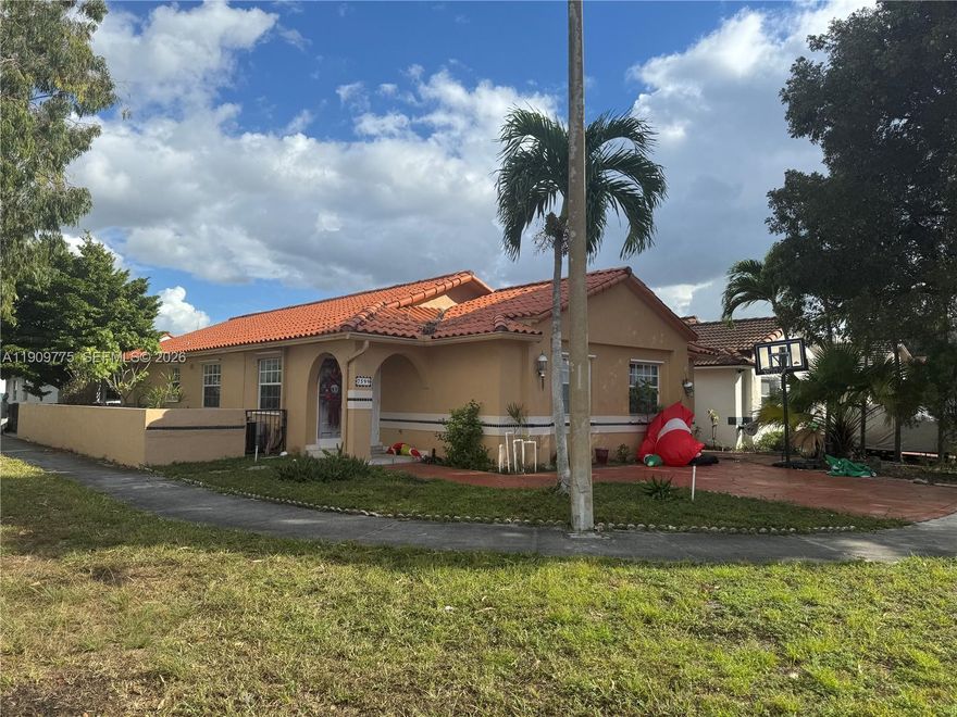VERY NICE SPACIOUS CORNER HOME IN WEST HIALEAH, RENOVATED KITCHEN, LARGE LIVING ROOM AND DINING AREA, 4 BEDROOMS AND 3 BATHROOMS INCLUDING TWO MASTER BEDROOOMS, NICE FAMILY ROOM AND COVERED TERRACE IN THE BACK OF THE PROPERTY, GREAT AREA AND NEIHBORHOOD, CENTRALLY LOCATED NEAR TO MAJOR HIGHWAYS, SHOPPING CENTERS, GREAT SCHOOLS. THE PROPERTY RETAINS ITS ORIGINAL STRUCTURE, IT HAS NO MODIFICATIONS OR VIOLATIONS. ALL SHOWINGS MUST BE BY APPOINTMENT, CONTACT L/A

**DO NOT MISS IT**
