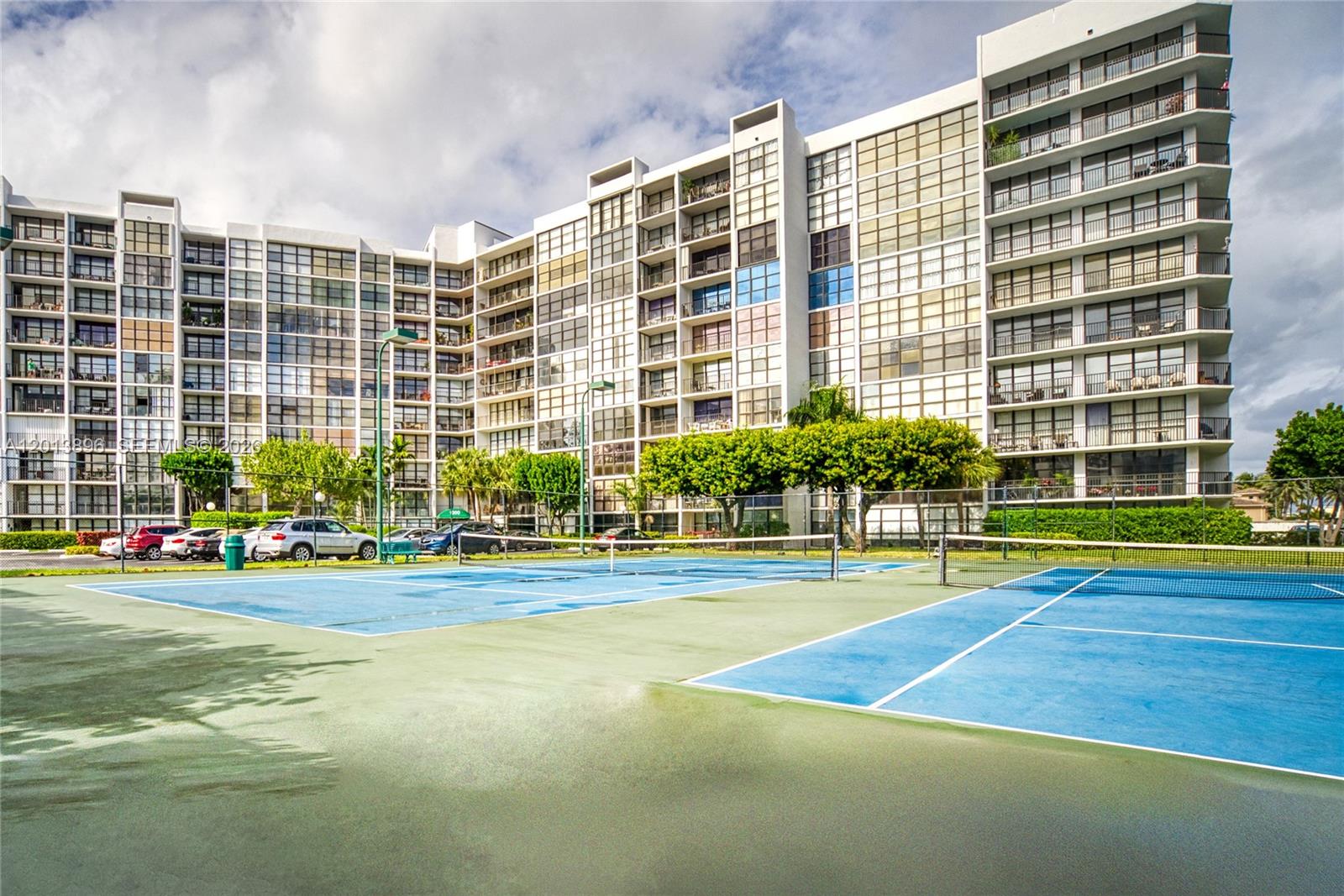 OCEANVIEW PARK CONDO - Residential Lease