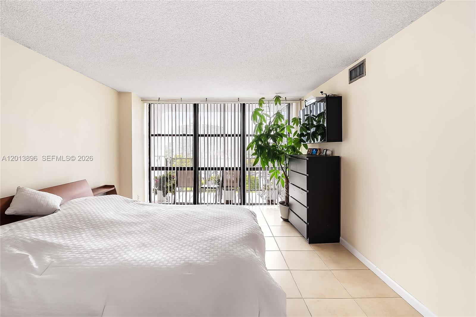 OCEANVIEW PARK CONDO - Residential Lease