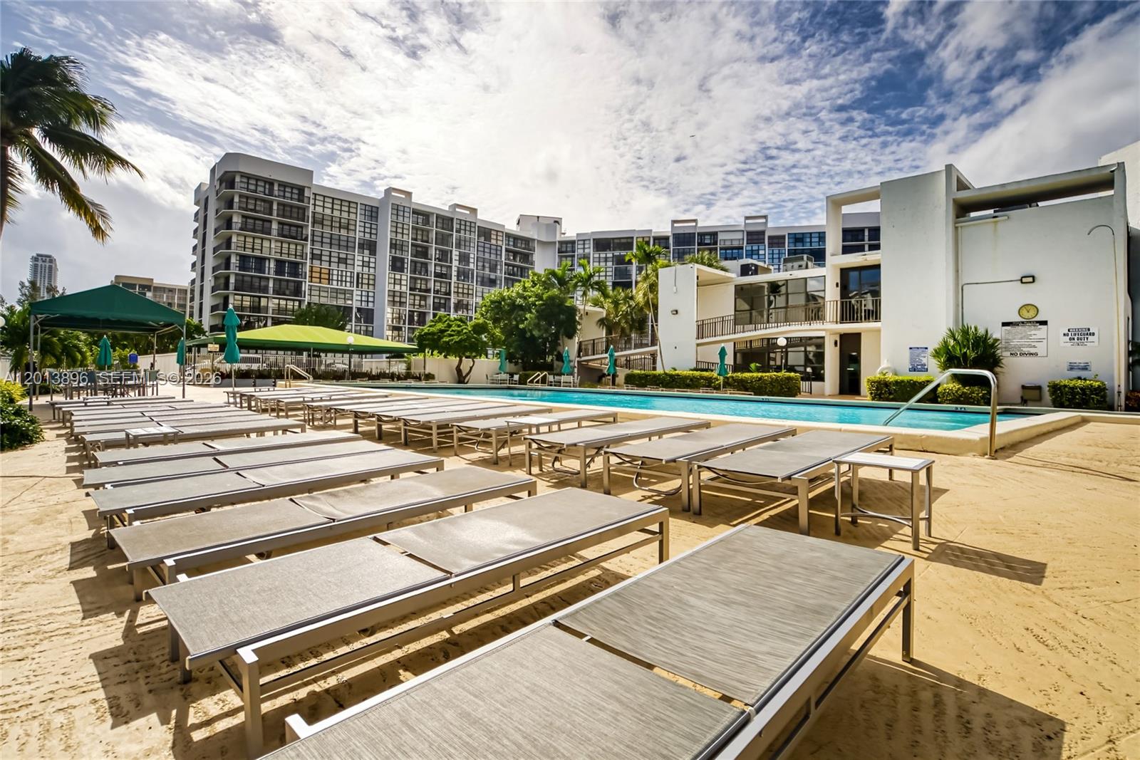 OCEANVIEW PARK CONDO - Residential Lease