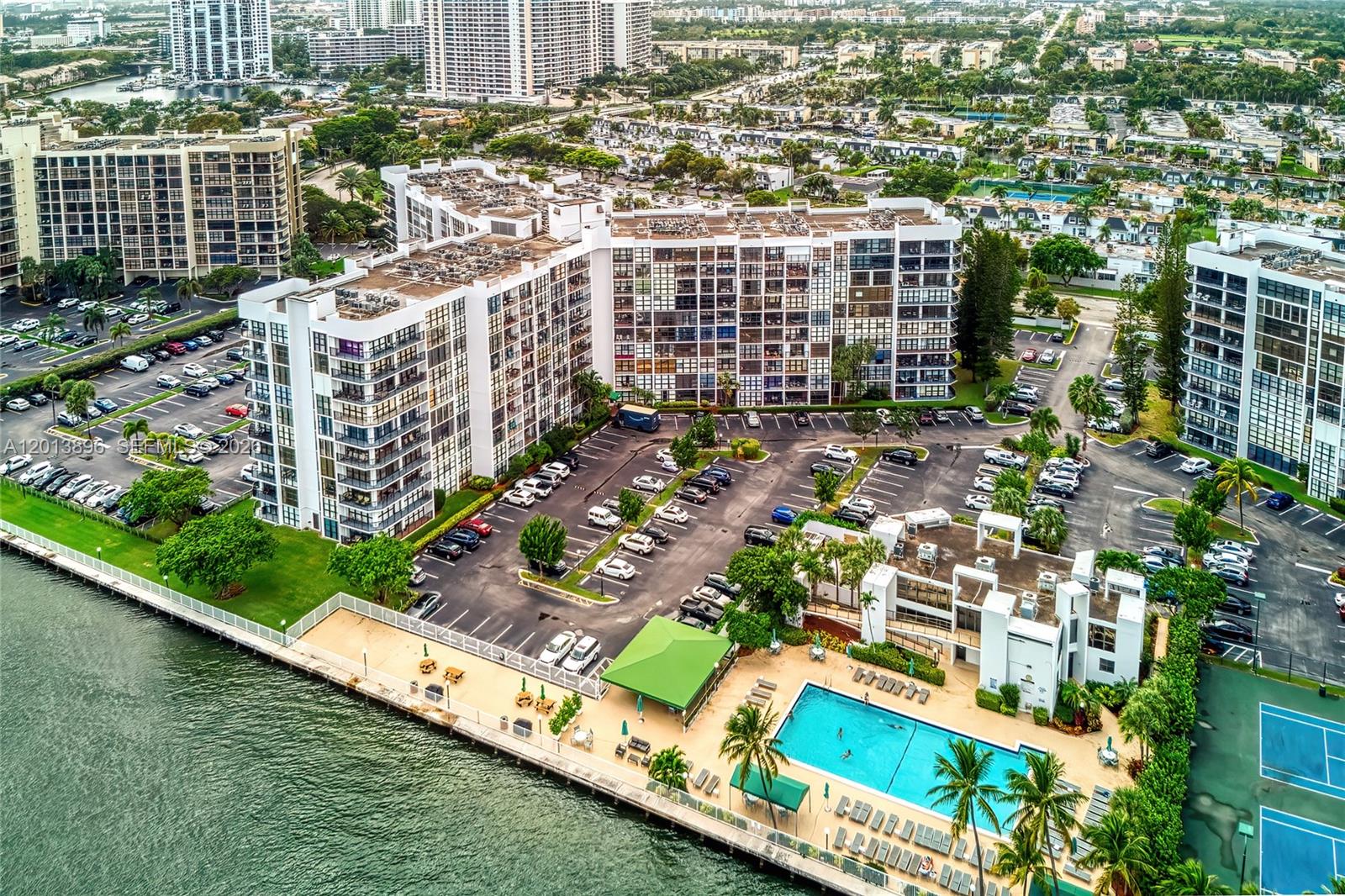 OCEANVIEW PARK CONDO - Residential Lease