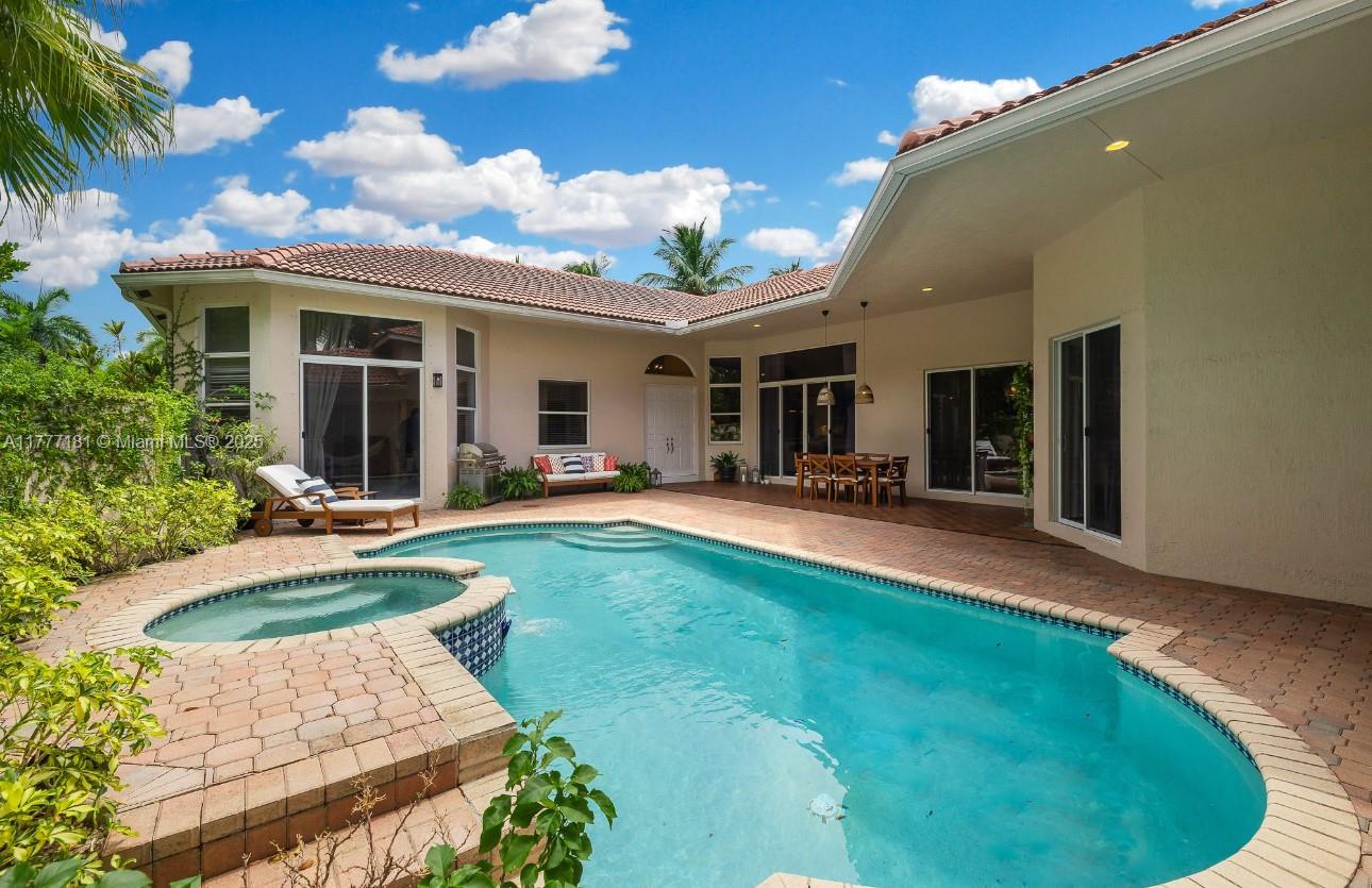 1604 Victoria Pointe Ln