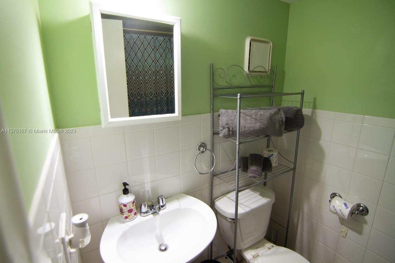 HIBISCUS SOUTH CONDO - Residential Lease