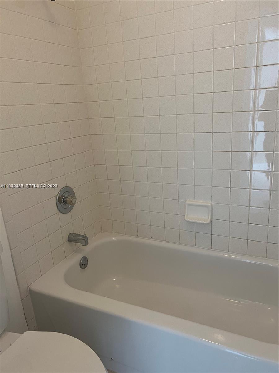 LAKESHORE CONDO 11 - Residential