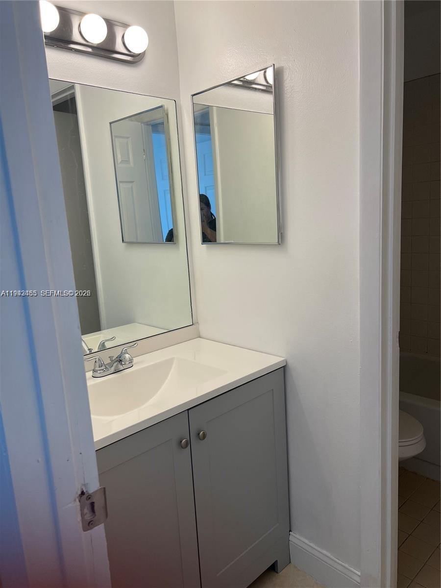 LAKESHORE CONDO 11 - Residential