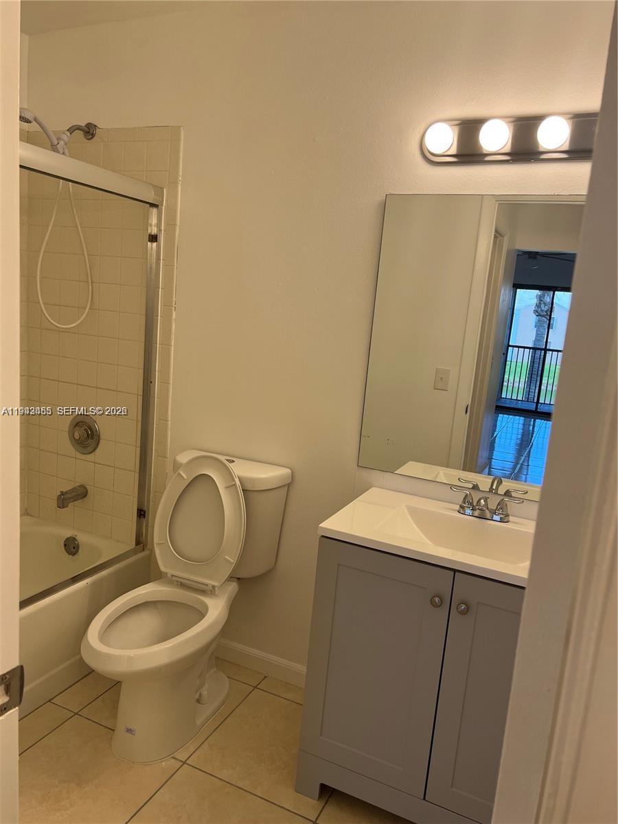 LAKESHORE CONDO 11 - Residential