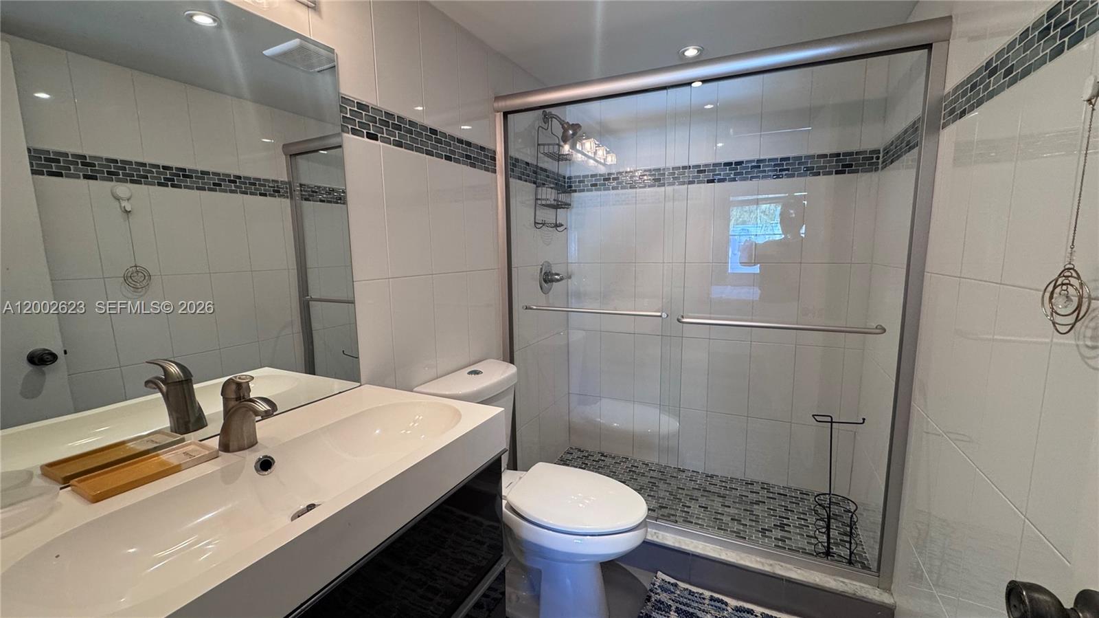 TOWNHOUSES OF VENETIAN PA - Residential Lease