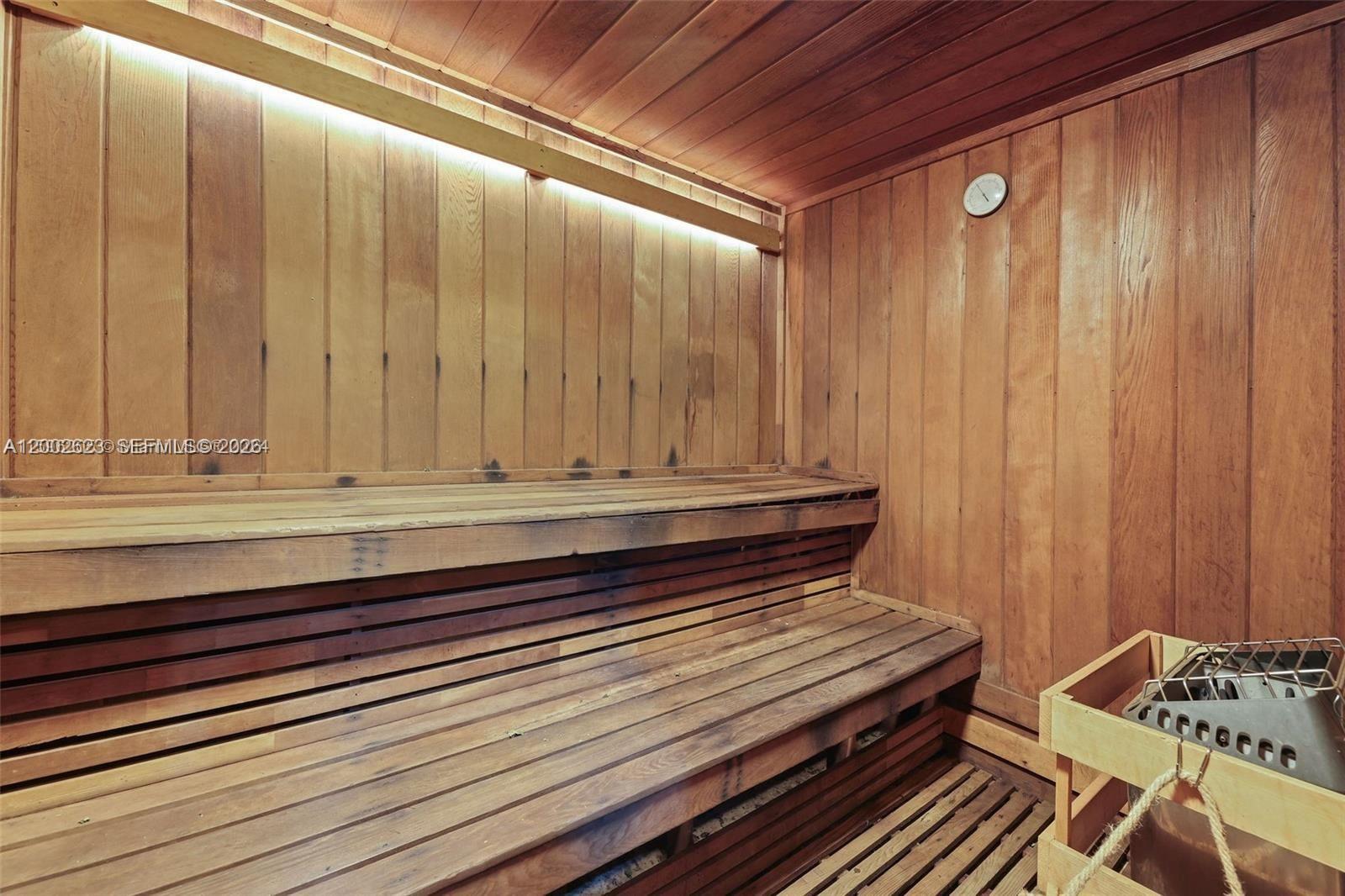 TOWNHOUSES OF VENETIAN PA - Residential Lease