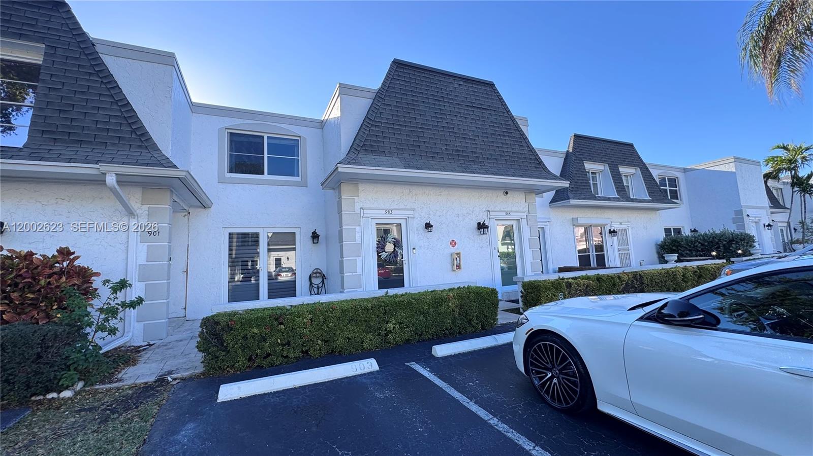 TOWNHOUSES OF VENETIAN PA - Residential Lease