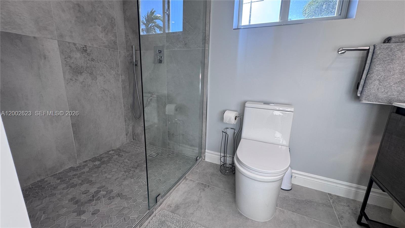 TOWNHOUSES OF VENETIAN PA - Residential Lease