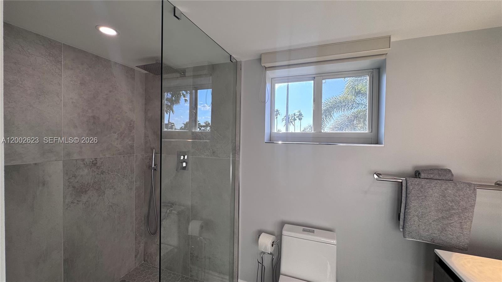 TOWNHOUSES OF VENETIAN PA - Residential Lease