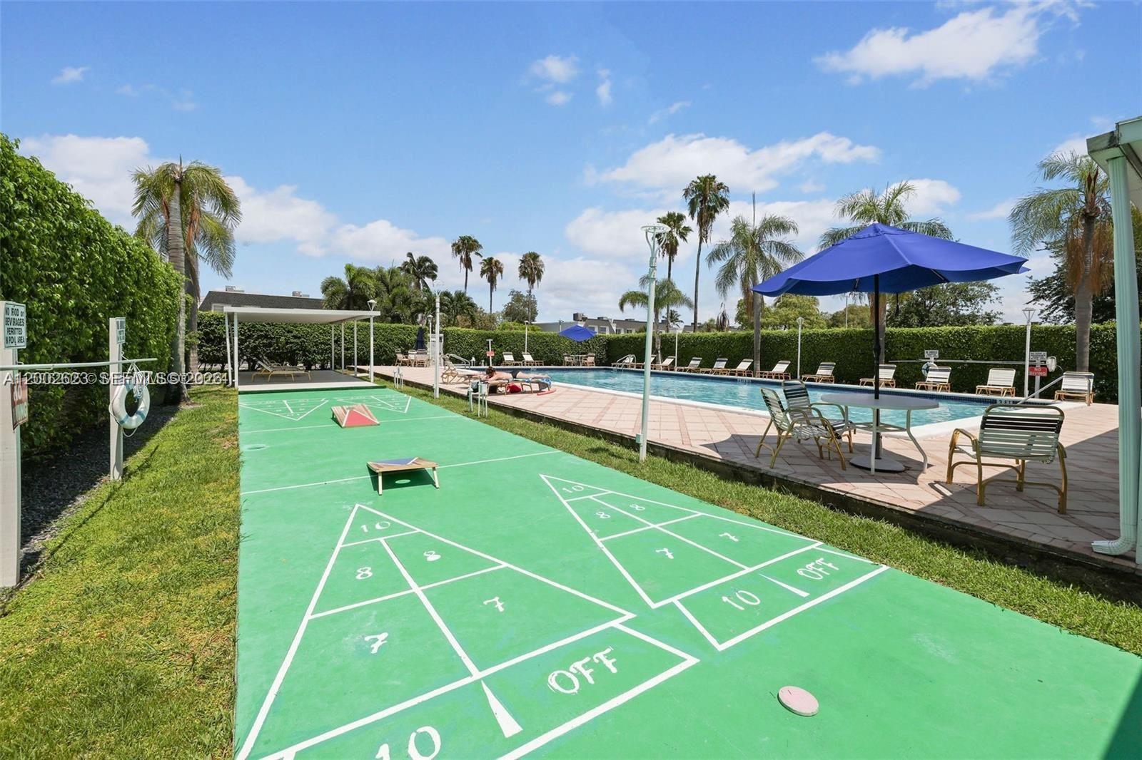 TOWNHOUSES OF VENETIAN PA - Residential Lease