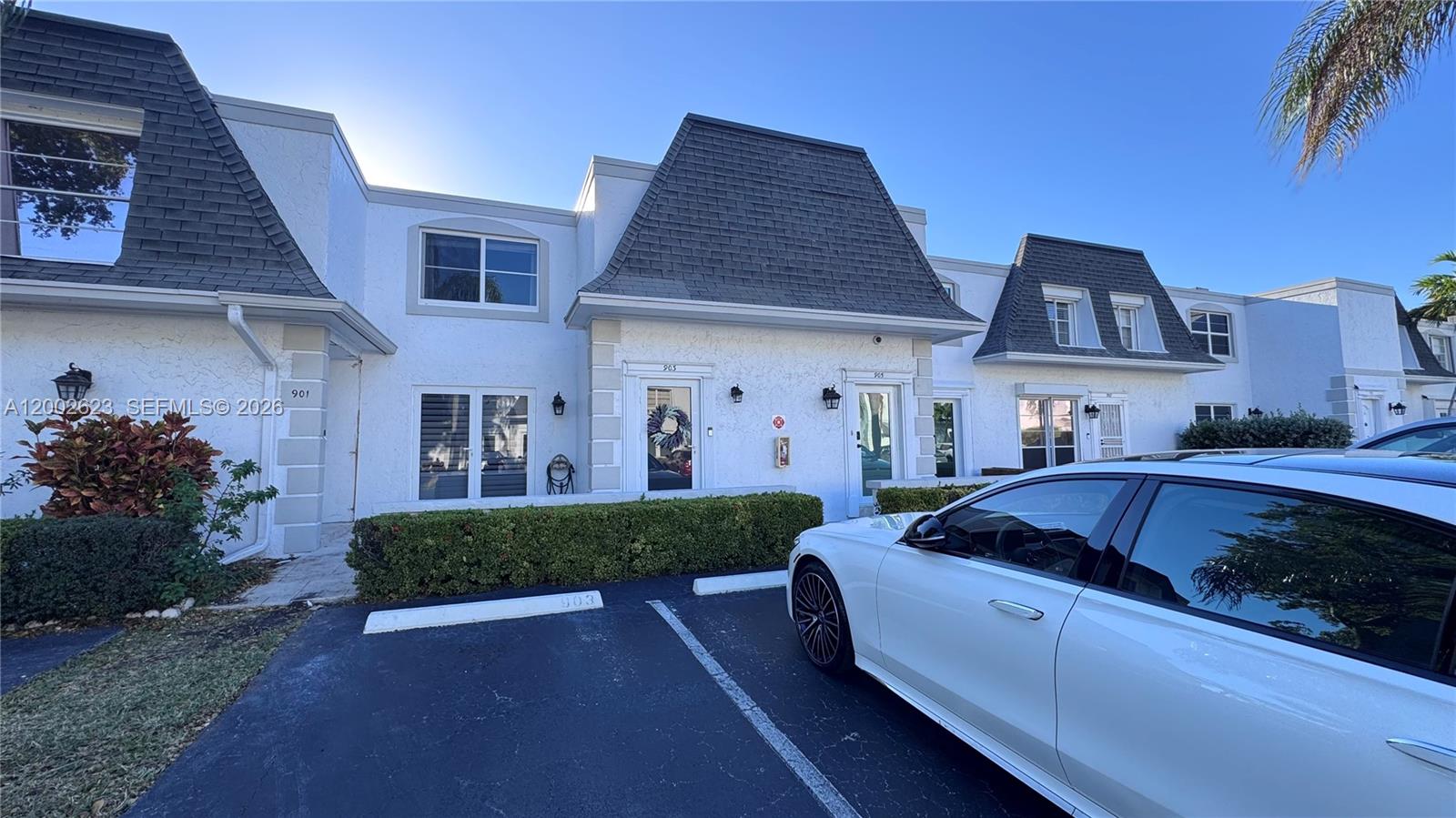 TOWNHOUSES OF VENETIAN PA - Residential Lease