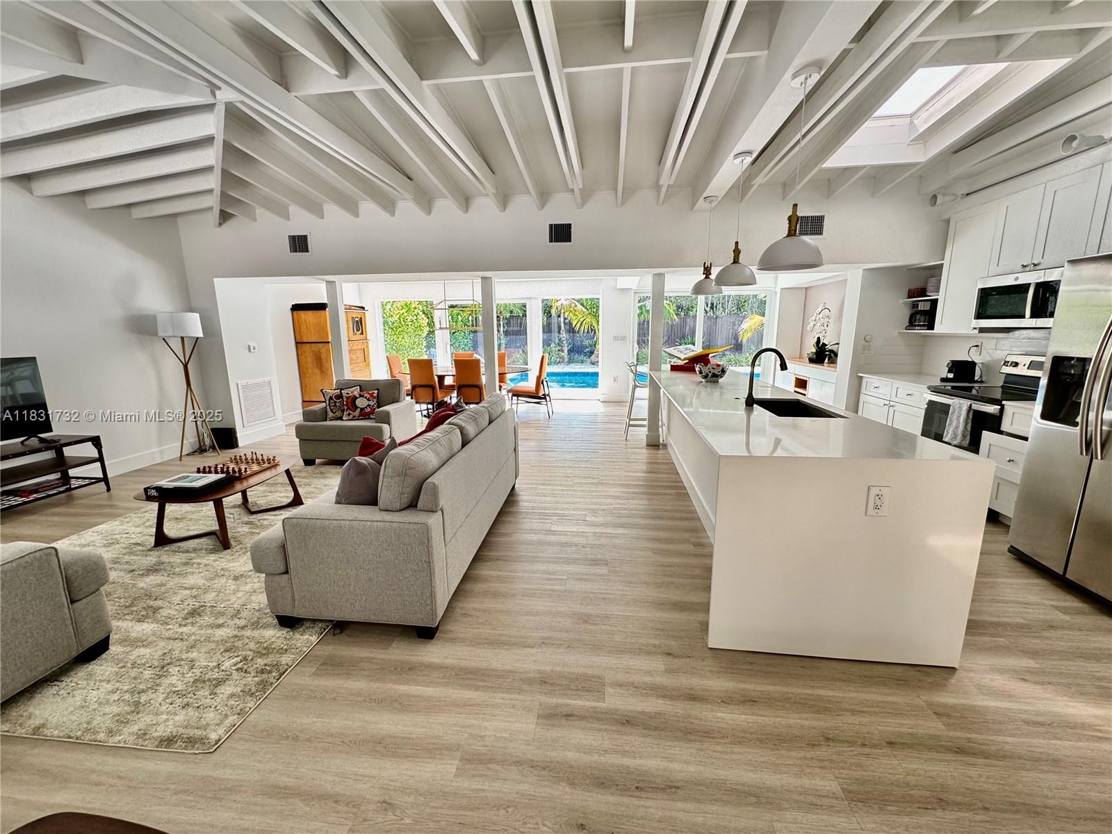 365 Caribbean Rd