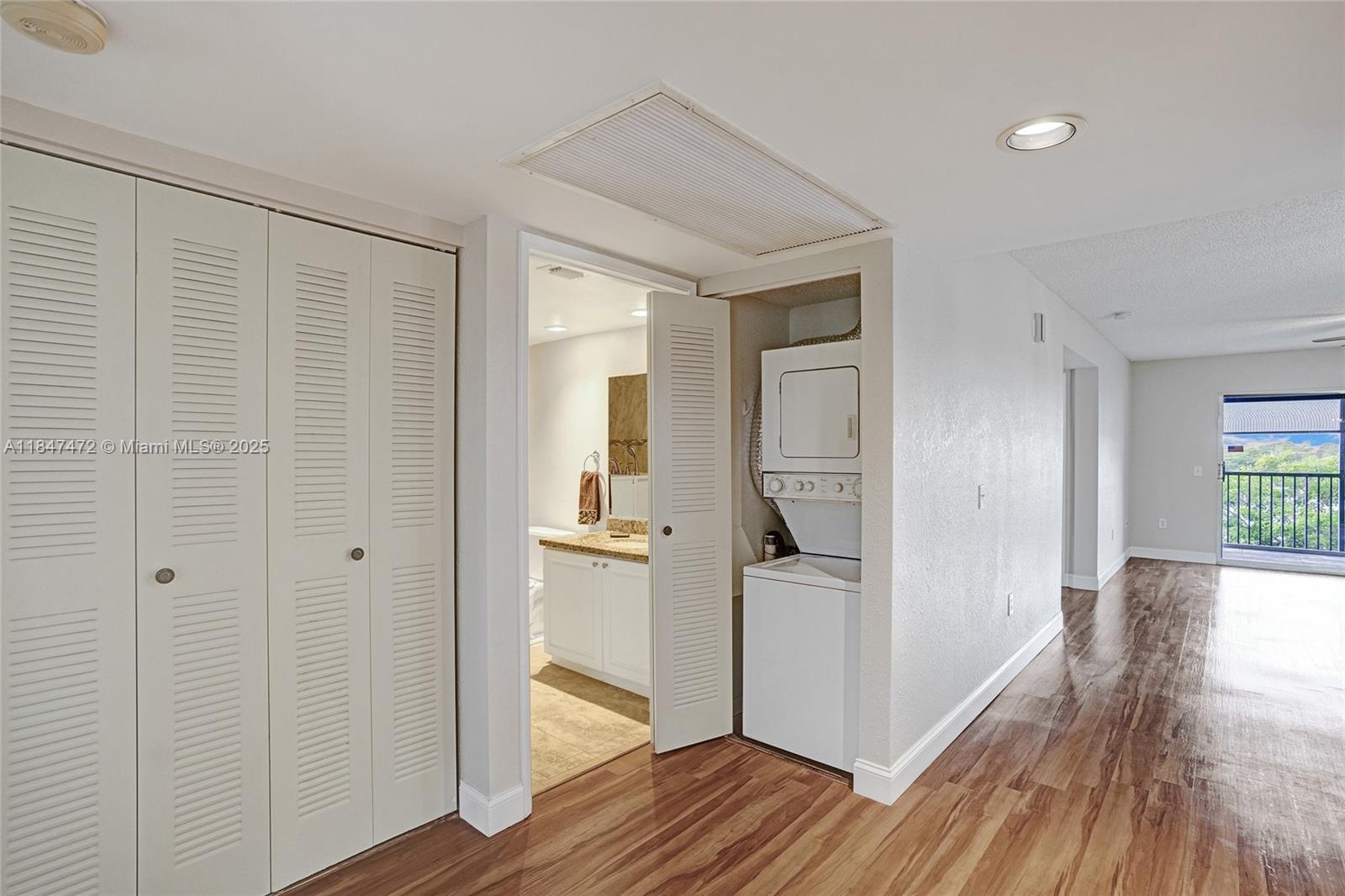 SUFFOLK AT CENTURY VILLAG - Residential