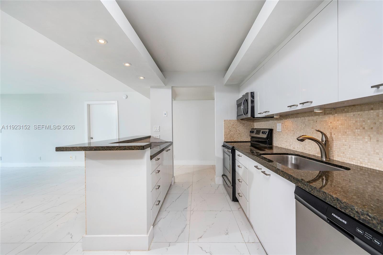 KING DAVID TOWERS CONDO - Residential