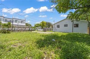 Rental Property at 303 Nw 7th St 1-2, Hallandale Beach, Broward County, Florida - Bedrooms: 2 
Bathrooms: 1  - $2,500 MO.