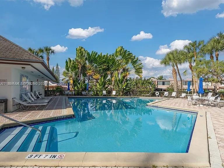 TOWERS OF KENDALE LAKES C - Residential