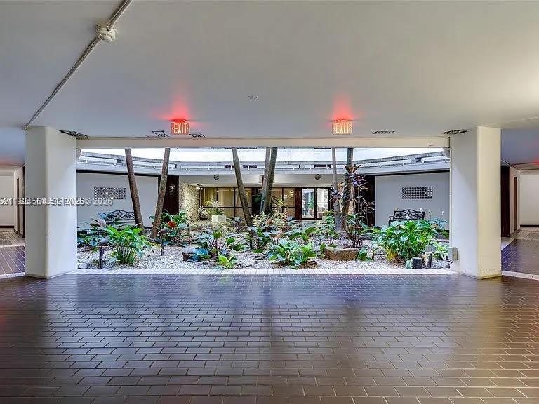 TOWERS OF KENDALE LAKES C - Residential