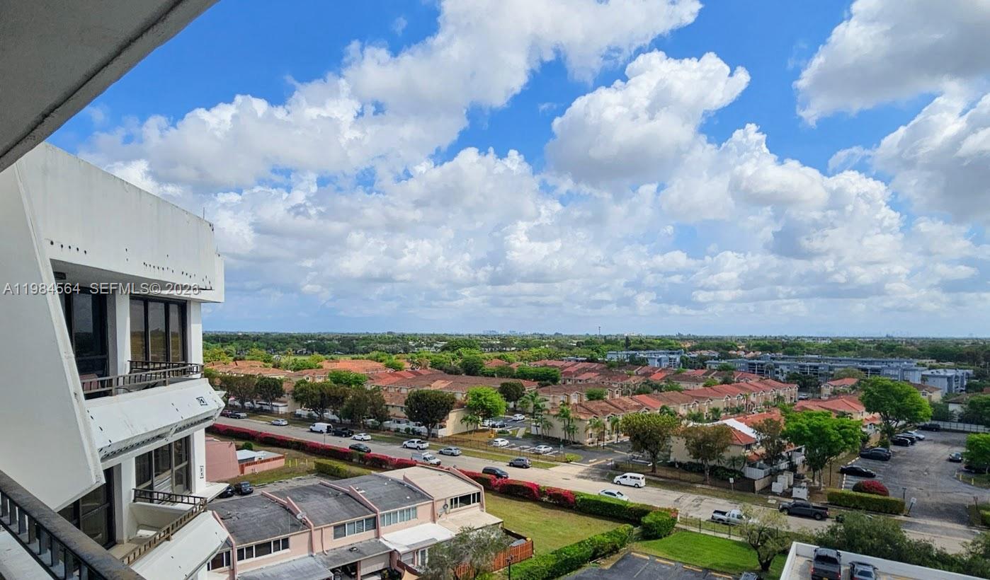 TOWERS OF KENDALE LAKES C - Residential