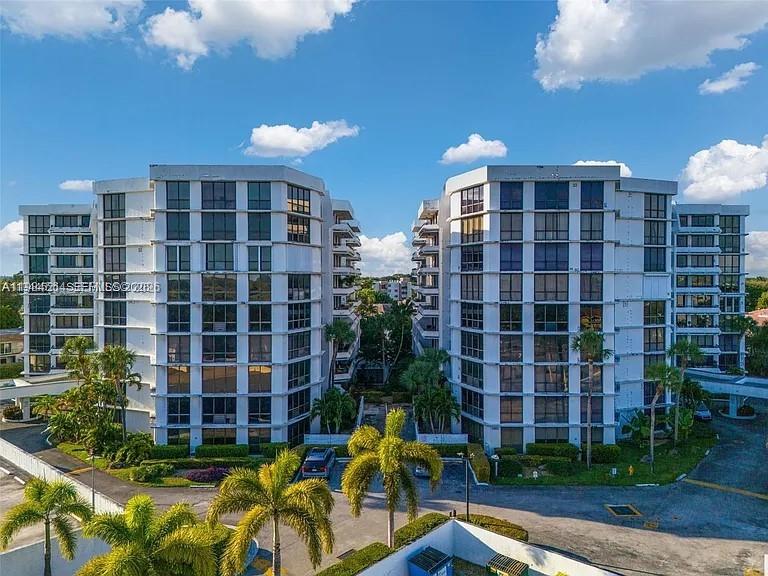 TOWERS OF KENDALE LAKES C - Residential