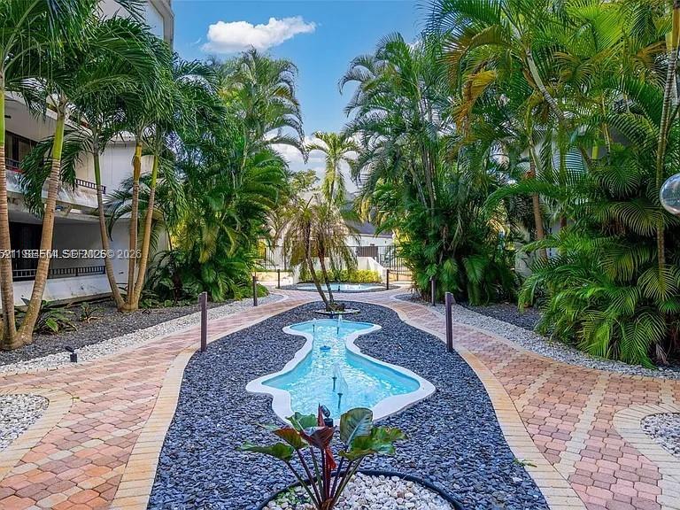 TOWERS OF KENDALE LAKES C - Residential