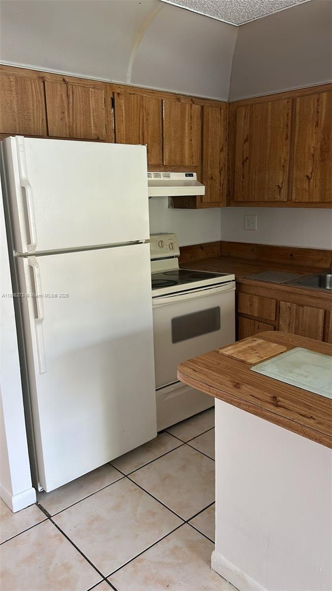 2 Bedroom, 2 Baths Condo for rent, ready to move in requires just two month to move, Deposit asnd first month