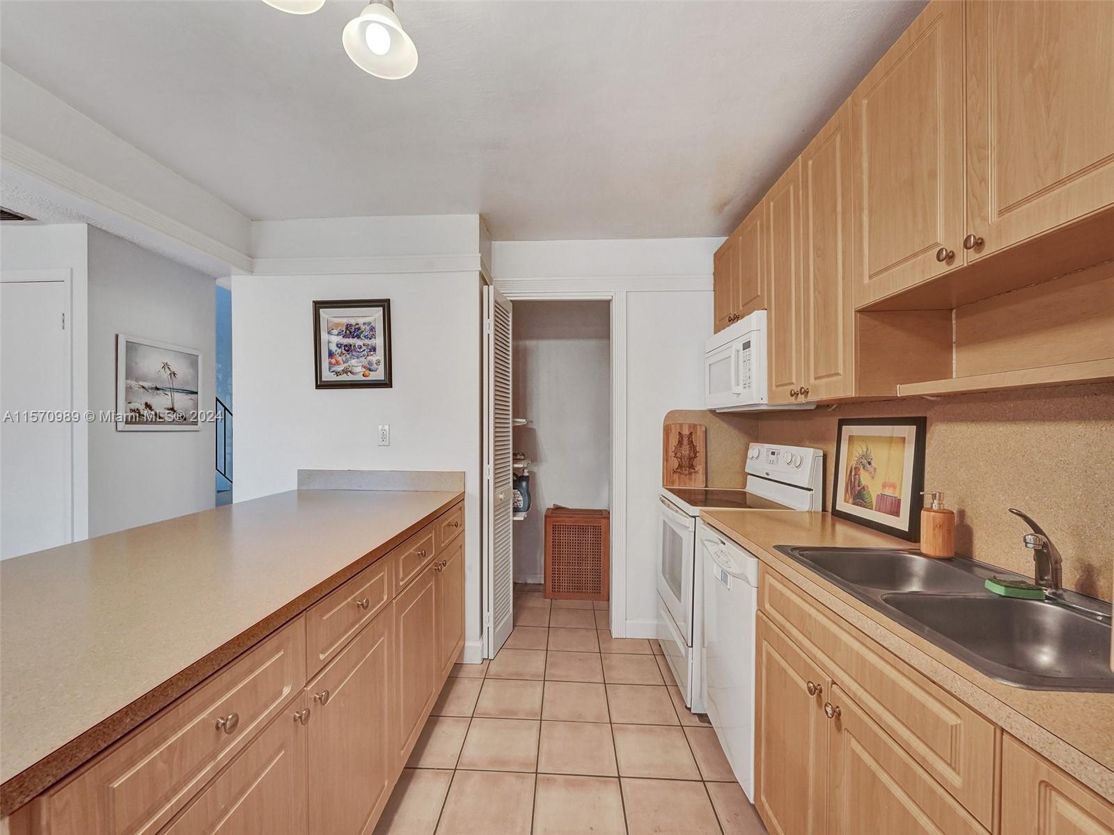 SUNSET CONDOR PH I - Residential