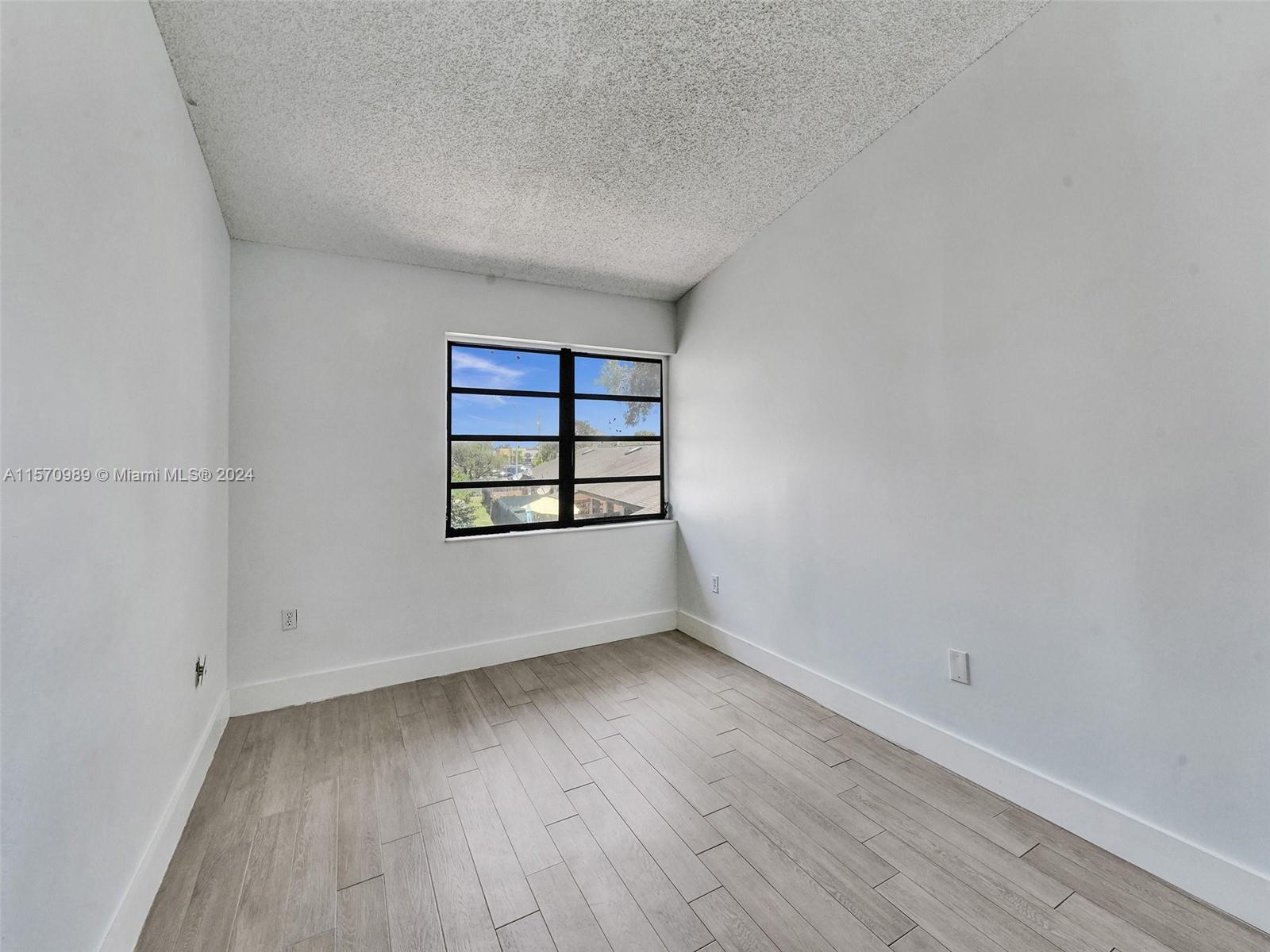 SUNSET CONDOR PH I - Residential