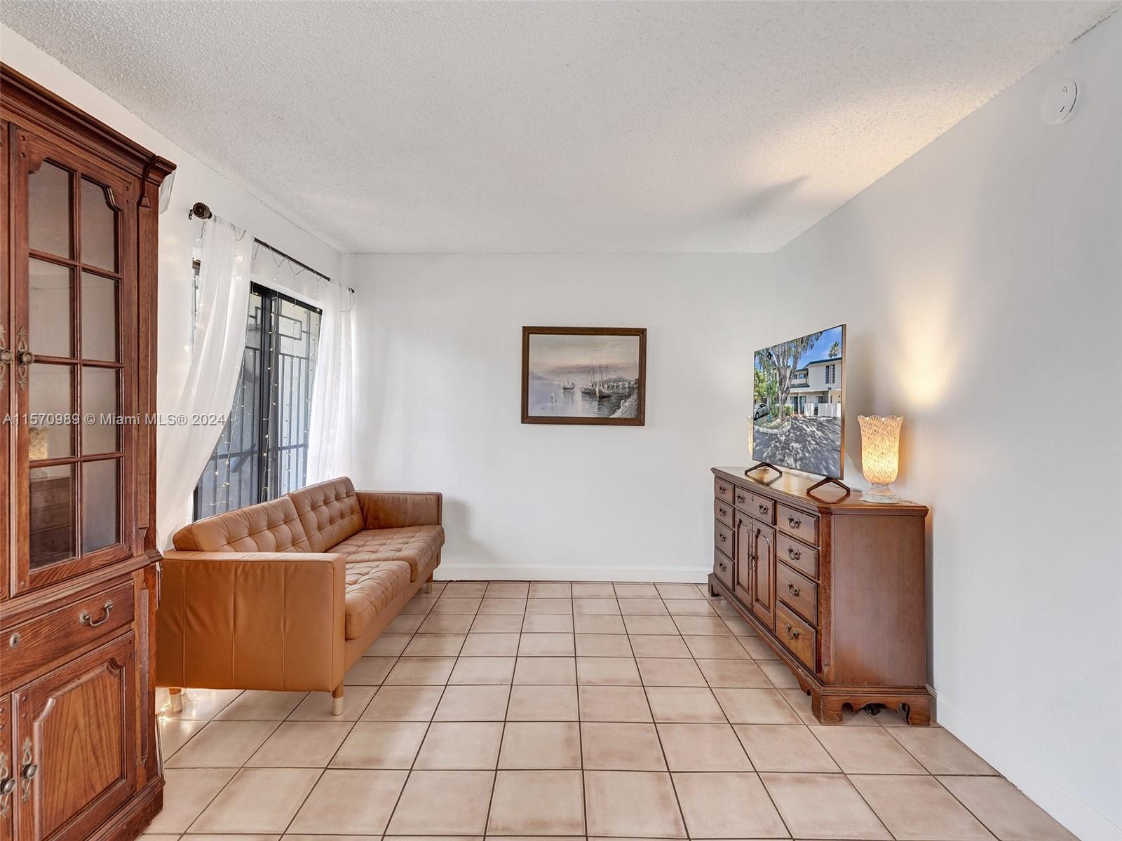 SUNSET CONDOR PH I - Residential