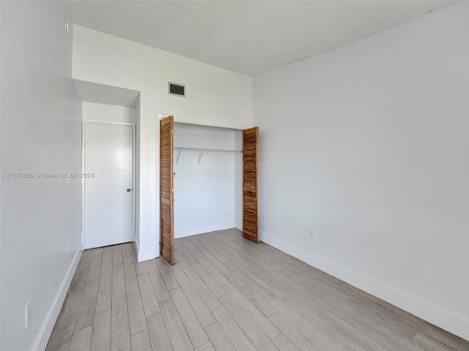 SUNSET CONDOR PH I - Residential