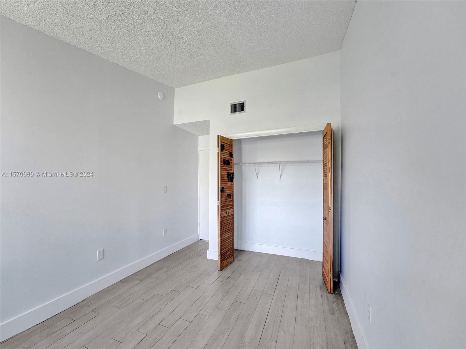 SUNSET CONDOR PH I - Residential