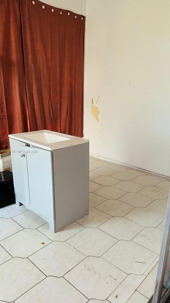 CLOVER GARDENS CONDO - Residential