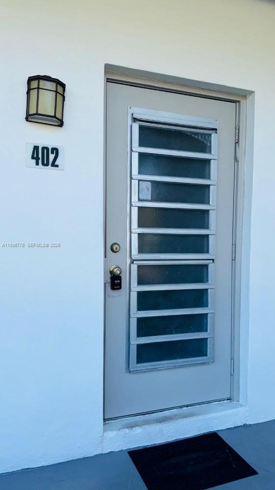 Beautiful 2-bedroom, 2-bathroom condo is ready for your move right in.