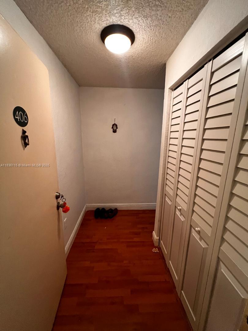 ***, Unit 406, Miami, FL 33131
$2,199/month
Step into this beautifully updated 1-bedroom, 1-bath apartment perfectly located in the highly desirable Brickell area. This bright and modern unit features an open-concept living space with sleek tile floors throughout, a spacious kitchen and plenty of cabinet space.