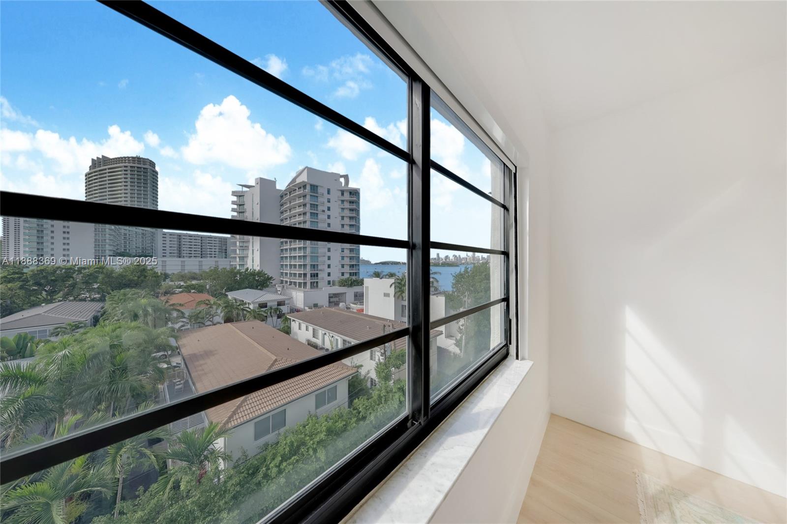 LINCOLN BAY TOWERS CONDO - Residential