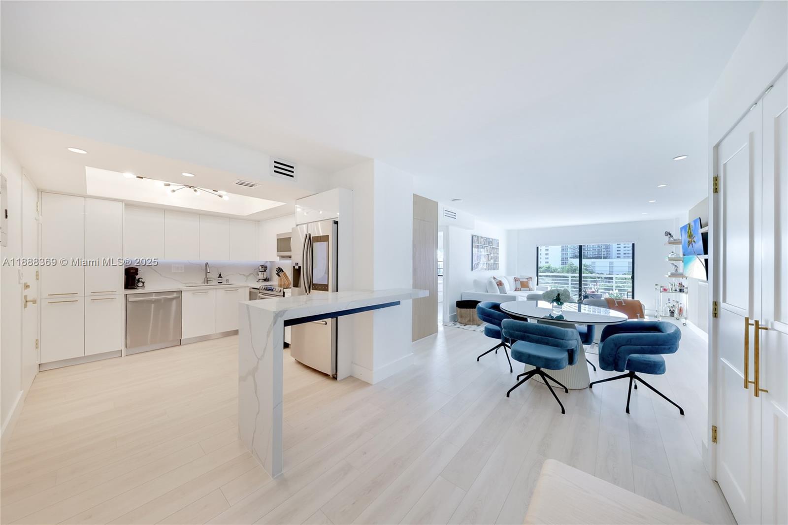 View photos, virtual tours, details... 1450 Lincoln Rd 606