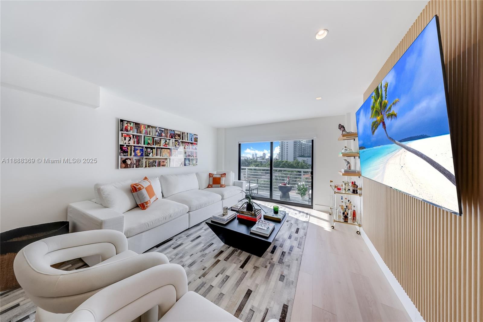 View photos, virtual tours, details... 1450 Lincoln Rd 606
