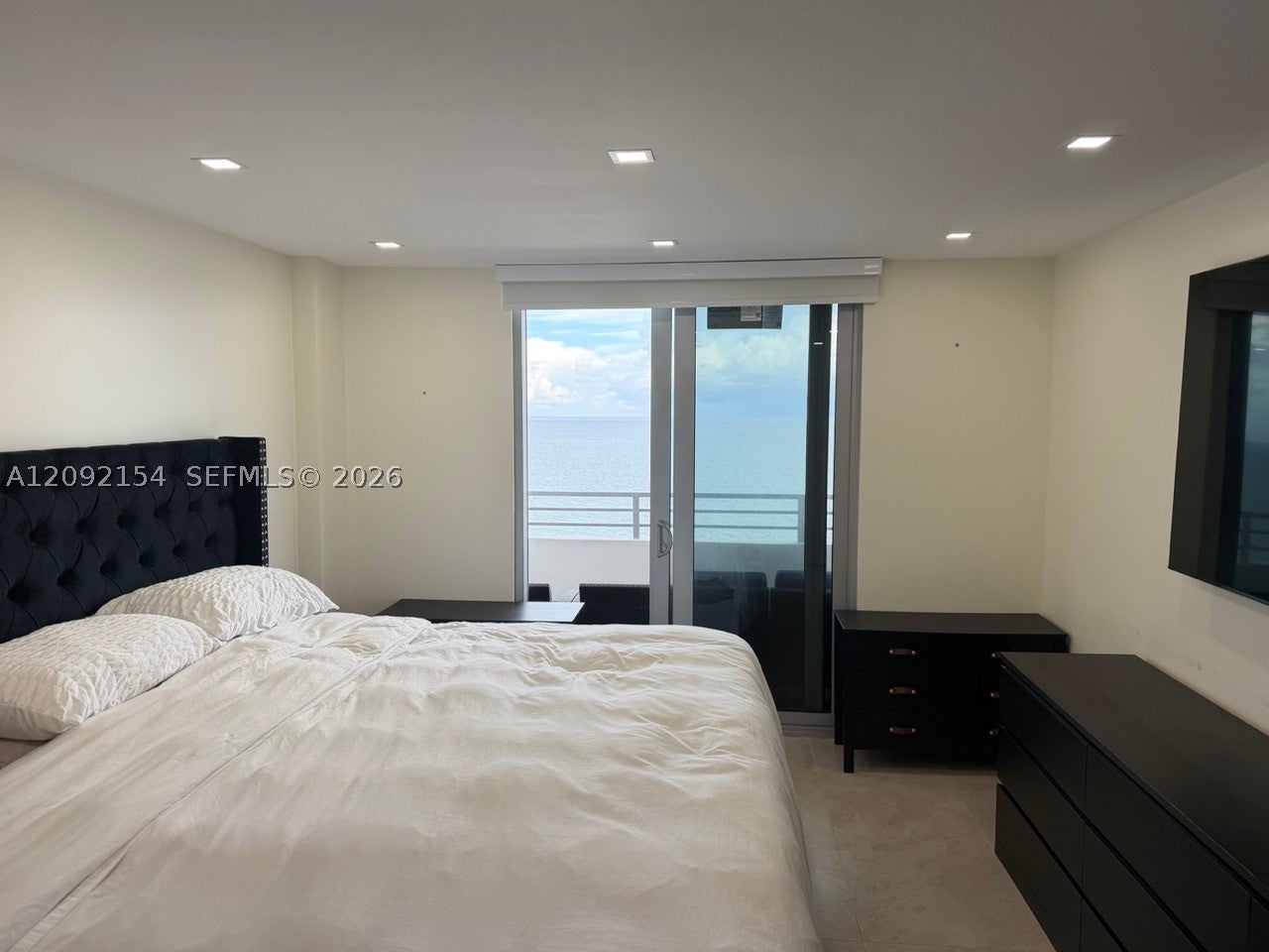 5555 Collins Ave 14G