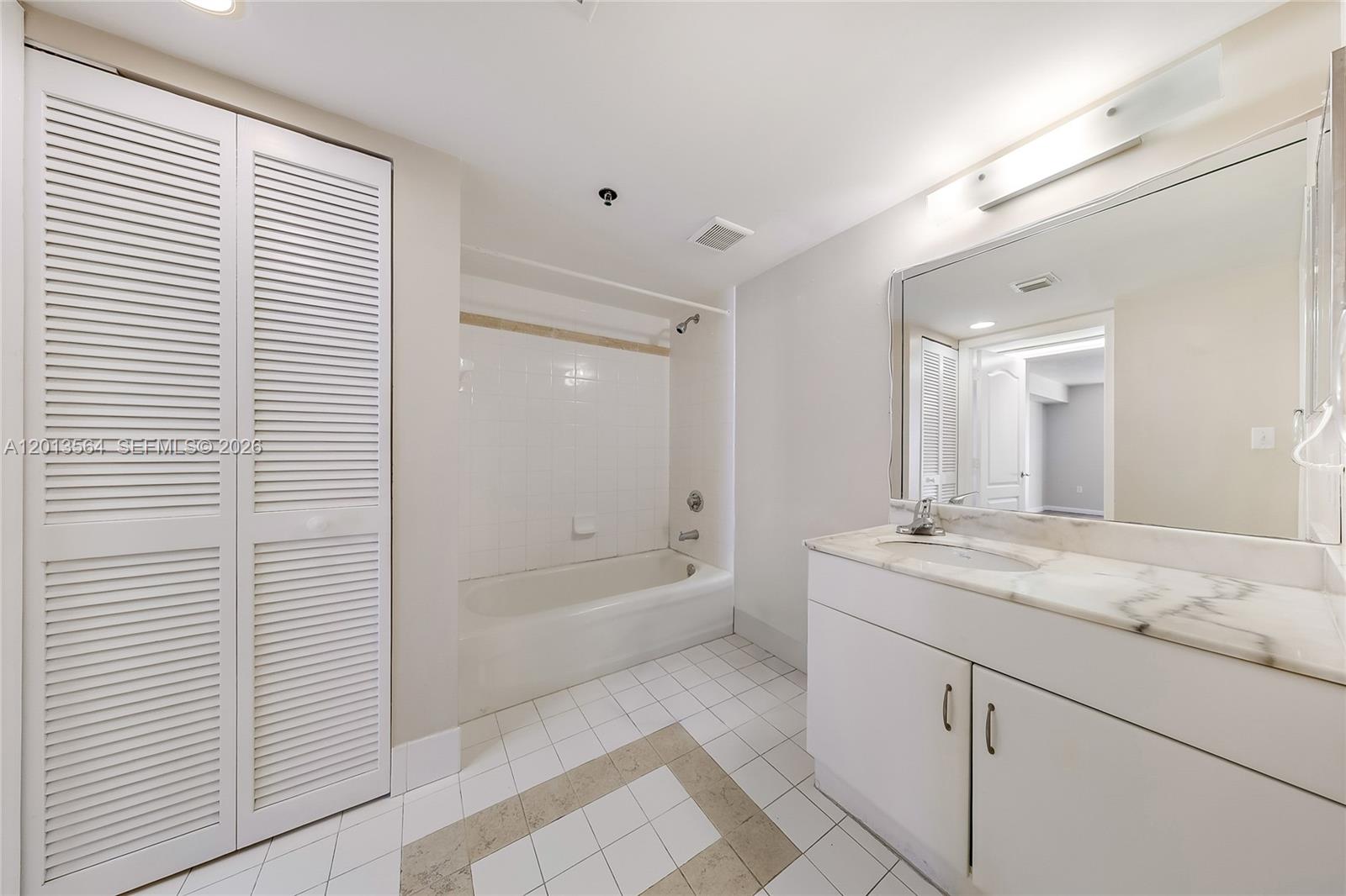 THE CLUB AT BRICKELL BAY - Residential