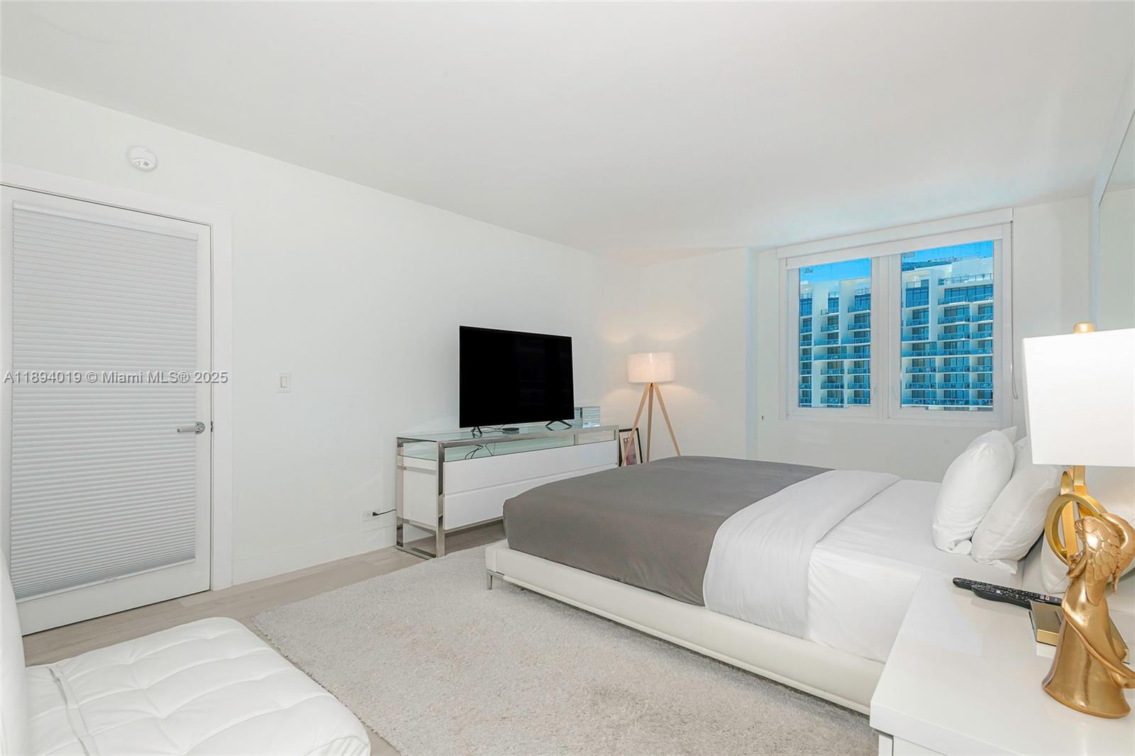 RONEY PALACE CONDO - Residential Lease