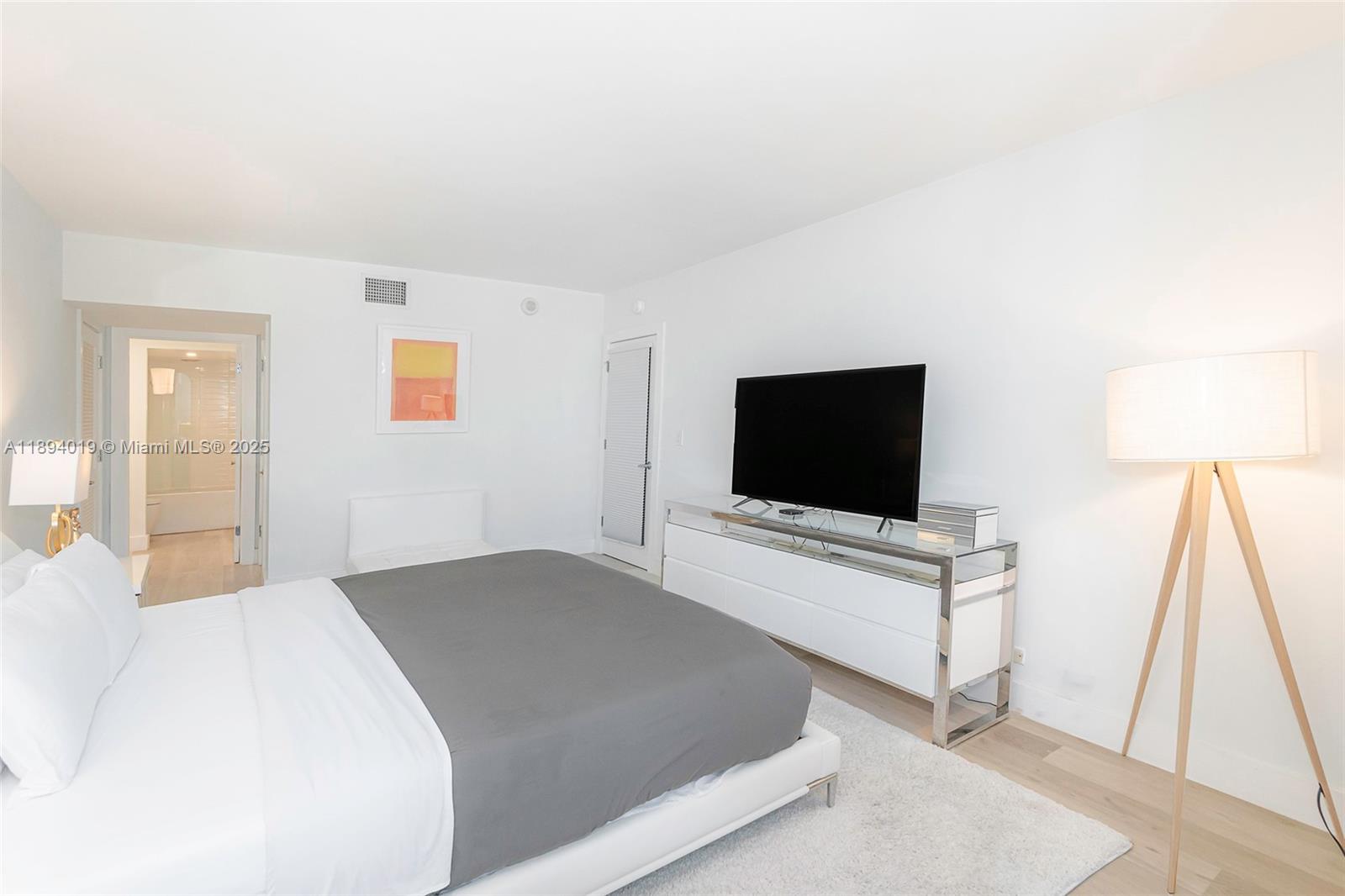 RONEY PALACE CONDO - Residential Lease