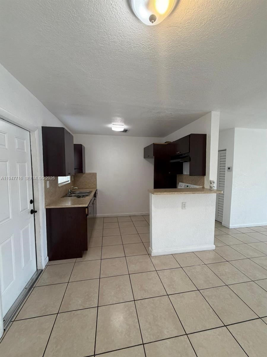 3041 NW 52nd St 3041